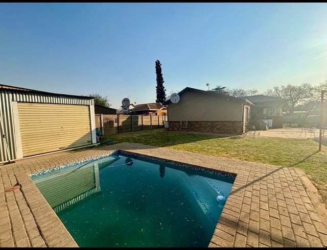 2 BEDROOM HOUSE FOR SALE IN VANDERBIJLPARK CW 5
